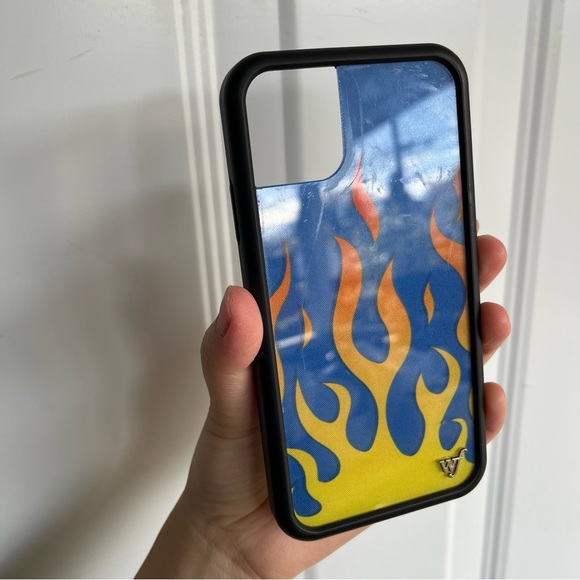 Wildflower Cases iPhone 11! - Picture 3 of 4